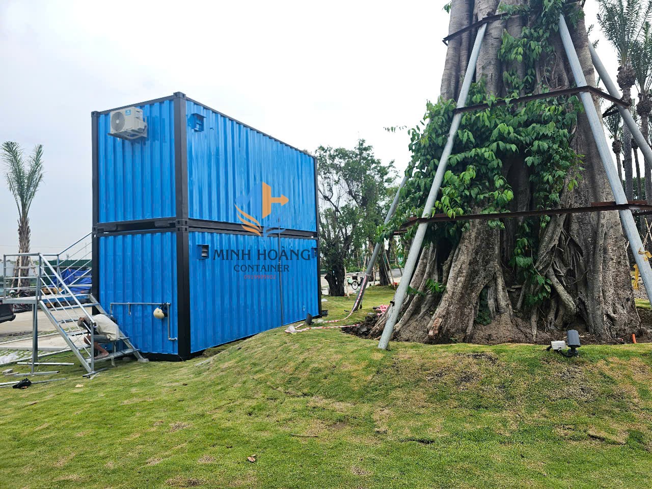 Container văn phòng 2 tầng 2x20 feet xanh dương viền đen có toilet